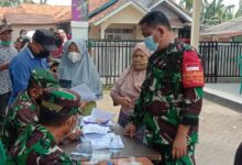 Kejar Targetkan “Herd Imunity” Koramil 07 Kresek Gelar Vaksinasi Massal di Desa Jengkol