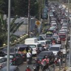 Bisa berkisar 1 juta motor dan mobil yang melintas puncak-bogot-cianjur, sehingga menimbulkan kemacetan