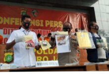 56 laki laki berpasangan (gay) saat berpesta di apartemen diciduk Polda Metro Jaya. Oktober 11,2021.