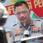 NTT Polisi A melakukan kesalahan terhadap Mahasiswam ,memukul dengan tongkat Saat Demo