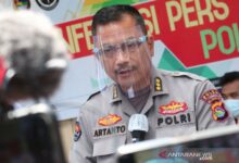 NTT Polisi A melakukan kesalahan terhadap Mahasiswam ,memukul dengan tongkat Saat Demo