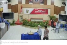 Sedang ngetren polisi main semekdown. Kapolres Nunukan AKBP S, A semekdown anak buahnya viral di Vidio.