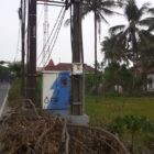 Habis penebangan pohon pihak PLN tidak di angkut sampah pohonnya