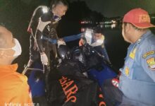TIM SAR GABUNGAN TEMUKAN KORBAN TENGGELAM DI DANAU KEDATON DALAM KEADAAN MENINGGAL DUNIA