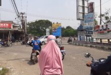 sekitar 300/bulan sepanduk, bermacam merek di duga tidak ada izin dari Pemkab