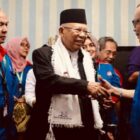 Polimik mulai terjadi. Ada beberapa pedukung tersebut disampaikan Yustinus menjawab pertanyaan media