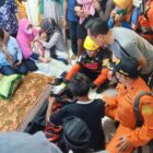 TIM SAR GABUNGAN TEMUKAN KORBAN TENGGELAM DI KALI ANGKE SERPONG DALAM KEADAAN MENINGGAL DUNIA