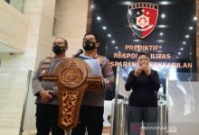 Sanksi di berikan ke dua prajurit itu empat tahun tidak naik pangkat.