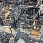 Kios pasar Bukittinggi, hangus terbakar oleh api yang menyambar sebanyak 25 kios, di makan sijago mera