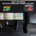 Tersangka DS (22) alias Joni diamankan lantaran kepergok warga mencuri sepeda motor milik korban