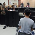 Tatang di sidangkan hanya tertunduk di hadapan hakim Fathul mujib SH MH