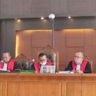 Akhirnya juga tiba saatnya Majelis Hakim Pengadilan Negeri Palembang, Sumatera Selatan menjatuhkan vonis