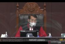 Makamah Konstitusi menilai bahwa Undang-undang cipta kerja melanggar undang-undang dasar 1945
