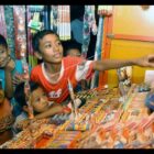 Saat Tahun Baru dan Natal Perusahaan dan pegagang kembang api bangkrut tidak ada pembeli