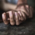 Orang tua laki ibu di naikin, dan anaknya juga di Enakin