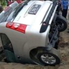 Mobil ketua partai terperosok di sumur resapn. Lurah Jaenudin tuding mobil sengaja bolak balik.
