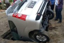 Mobil ketua partai terperosok di sumur resapn. Lurah Jaenudin tuding mobil sengaja bolak balik.