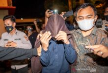 Mantap, mantap di duga seorang Dosen akhirnya juga di panggil polisi dan di tangkap juga