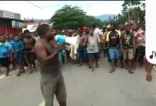 Setelah di vaksin mati. lalu kelompok Alpius Iba warganya ngamuk