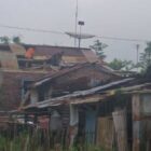 Ada sekitar 20 Rumah hancur, Isak tangis dan bercampur galau membuat menangis, mau tidur dimana