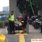 Purnawirawan Polisi Meregang Nyawa di Trotoar. Usai di krubuti 6 orang diduga Debt Collektor