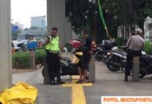 Purnawirawan Polisi Meregang Nyawa di Trotoar. Usai di krubuti 6 orang diduga Debt Collektor