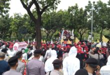 Jika hal ini naikan 5% hingga 10% beberapa milyar para pengusaha uangnya, jika ada naik 100.000 x jumlah 10.000