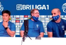 Pelatih Persib Bandung Robert Rene Alberts turut mengomentari tren pergantian pelatih