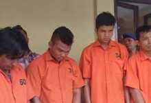 Pelaku yang ditembak adalah MR. Satu pelaku lainnya masih dalam pengejaran