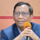 Seseorang yang sudah di periksa tetapi, tidak di tahan berarti Polda Metro Jaya sudah melanggar aturan Hukum dan SOP tentang penyidik.