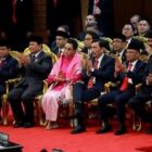 Sekitar 15 menteri yang akan kelaur dari kabinet Jokowi.