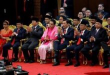 Sekitar 15 menteri yang akan kelaur dari kabinet Jokowi.