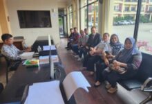 Peguyuban Pasar Kotabumi bersama pengacaranya melaporkan pada Polda Banten.