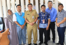 Pada kesempatan tersebut, Sekda Moch Maesyal Rasyid memberikan dorongan semangat dan doa kepada Aril serta berpesan.
