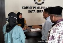 Diduga Oknum Caleg Menggunakan Ijazah SMP, Aliansi Madura Indonesia Geruduk KPU Kota Surabaya.