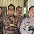 Henrry Yosoningrat dari politikus PDIP di Jakarta, minta klarifikasi tentang ucapannya.