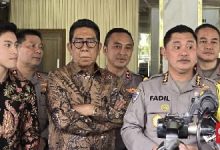 Henrry Yosoningrat dari politikus PDIP di Jakarta, minta klarifikasi tentang ucapannya.