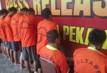 HEBOH 14 TAHANAN POLSEK METRO TANAH ABANG JAKARTA PUSAT MELARIKAN DIRI JEBOL TERALIS.