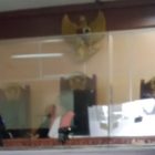 Majelis hakim kabulkan permohonan pengalihan tahanan Rutan menjadi tahanan Kota karn bayi terdakwa sakit bocor jantung.