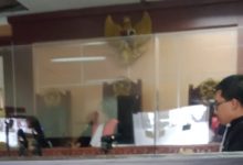 Majelis hakim kabulkan permohonan pengalihan tahanan Rutan menjadi tahanan Kota karn bayi terdakwa sakit bocor jantung.