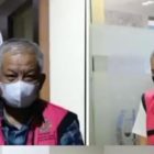 Tak tanggung-tanggung korupsinya, rekan-rekan cukong dari China bemalam di ruang tahanan.