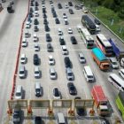 Warga didepan rumahnya ditutup oleh Dinas Perhubungan, karena di berlakukan satu arah.