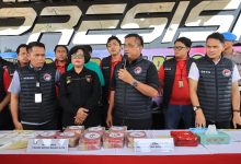 Sekitar pukul 18.00 wib dan berhasil mengamankan pelaku MH (40) dengan barang bukti shabu seberat 0.77 gram.