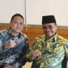 Helmy dan Sachrudin calon walikota Tangerang Hadiri Taaruf PKB duduk ngobrol bareng. 