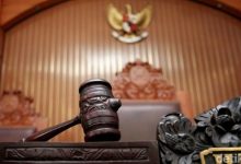 Ada-ada saja, orang madih status tersangka mau pradilankan KPK, ini sama saja melawan hukum.