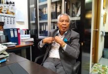 Pengacara dari Kantor OC Kaligis yang mendatangi kantor Bea dan Cukai Soekarno-Hatta adalah Johny Politon.