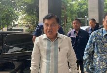 Terdakwa Galaila sempat pucat, karena saat bertemu di ruang sidang muka JK juga ikut padam.