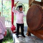 Apakah pantas seorang hakim meminta jasa sebagai ahli dari seorang pengacara.