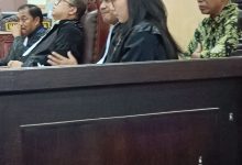 HENGKY SUSANTO DAN HENDRA DI TINTUT 5 TAHUN PENJARA. ISTRI TERDAKWA NGAMUK DI LUAR SIDANG PENGADILN NEGERI TANGERANG.