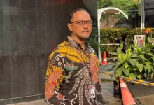 Dari 17 tersangka pemberi, 15 di antaranya adalah pihak swasta, sedangkan dua lainnya merupakan penyelenggara negara.